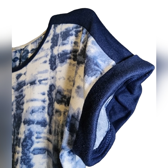 Lucky Brand Tee, size M, short sleeve, blue and white, tie dye, soft - Picture 4 of 6